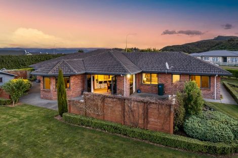 Photo of property in 76 Kirton Drive, Riverstone Terraces, Upper Hutt, 5018