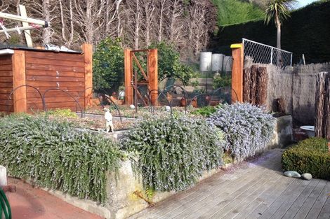 Photo of property in 8 Ocean View Terrace, Sumner, Christchurch, 8081