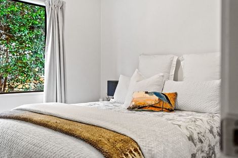 Photo of property in 2/19 Seaview Road, Glenfield, Auckland, 0629