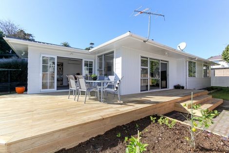 Photo of property in 5a Ambury Place, Merrilands, New Plymouth, 4312