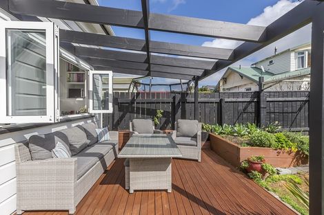 Photo of property in 56 Derwent Street, Island Bay, Wellington, 6023