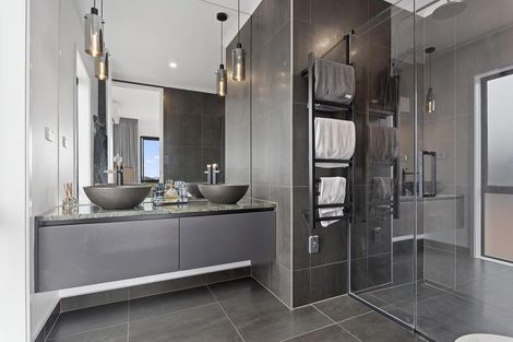 Photo of property in 229 Hillcrest Road, Wainui, 0931