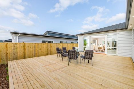 Photo of property in 11 Ropere Street, Kumeu, 0810