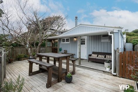 Photo of property in 20a Chapman Street, Newlands, Wellington, 6037