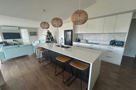 Photo of property in 13 Odlin Lane, Red Beach, 0932