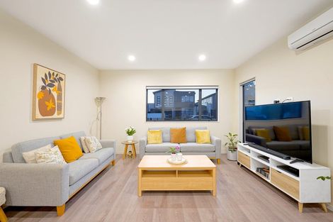 Photo of property in 17 Toanui Road, Hobsonville, Auckland, 0616