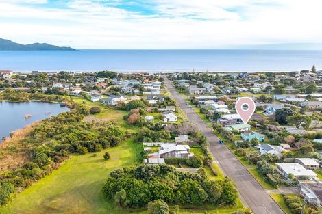 Photo of property in 27 Waimea Road, Waikanae Beach, Waikanae, 5036