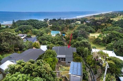 Photo of property in 25 Domain Crescent, Muriwai, Waimauku, 0881