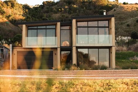 Photo of property in 71 Moana Road, Okitu, Gisborne, 4010