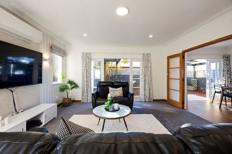 Photo of property in 6 Milburn Lane, Hillcrest, Hamilton, 3216