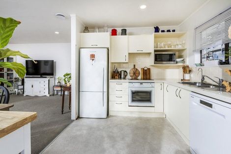 Photo of property in 2/7 Eskdale Road, Birkdale, Auckland, 0626