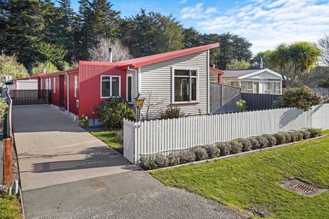 Photo of property in 17 Kiwi Avenue, Waikuku Beach, 7473