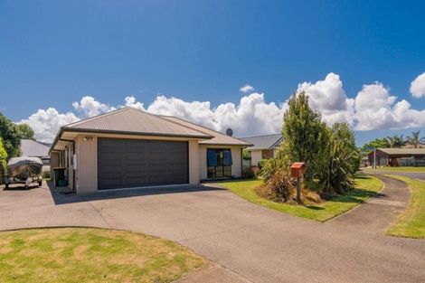Photo of property in 1/9 Jacaranda Avenue, Beach Haven, Auckland, 0626