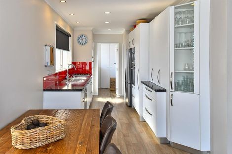 Photo of property in 2 Cheam Place, Pakuranga Heights, Auckland, 2010