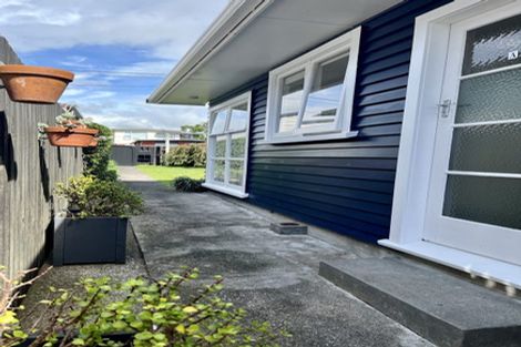 Photo of property in 66 Barrett Street, Westown, New Plymouth, 4310