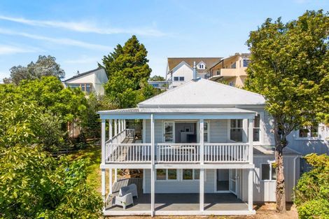 Photo of property in 1 Denholm Road, Hospital Hill, Napier, 4110