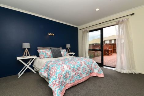 Photo of property in 2 Allgood Place, Rototuna North, Hamilton, 3210