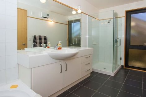 Photo of property in 2/19 Churchill Road, Murrays Bay, Auckland, 0630