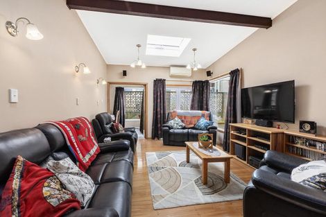 Photo of property in 22 Kingston Heights Road, Kingston, Wellington, 6021