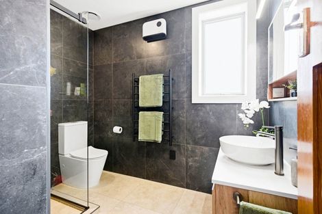 Photo of property in 160 Bay View Road, South Dunedin, Dunedin, 9012