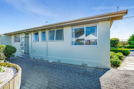 Photo of property in 15 Leon Place, Waitara, 4320