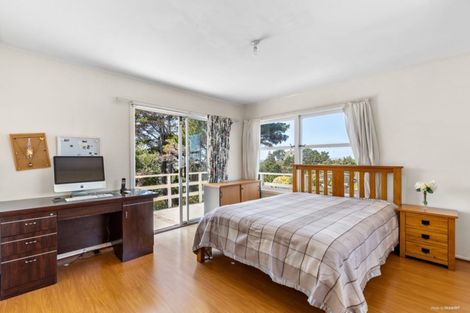 Photo of property in 605 Glenfield Road, Totara Vale, Auckland, 0629