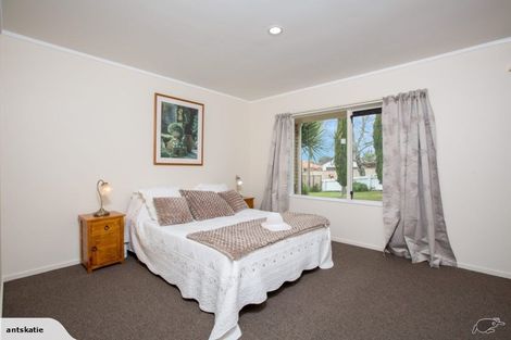 Photo of property in 11 Rosemead Place, Randwick Park, Auckland, 2105