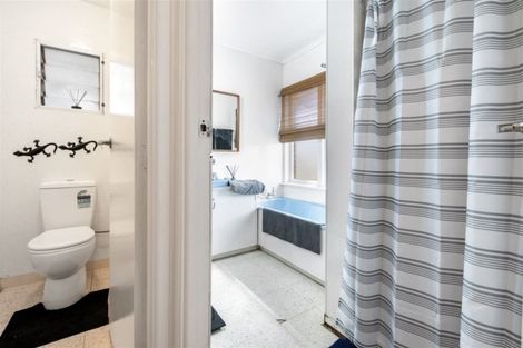 Photo of property in 104 Lincoln Park Avenue, Massey, Auckland, 0614