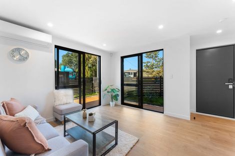 Photo of property in 8a Rowan Terrace, Te Atatu South, Auckland, 0610