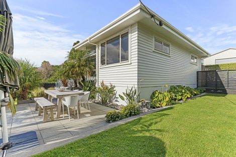 Photo of property in 37 Mcfarlane Street, Oakura, 4314