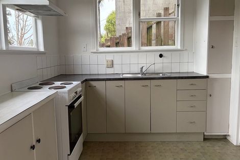 Photo of property in 147 Ruskin Road, Newlands, Wellington, 6037