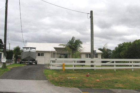 Photo of property in 24 Tiri Tiri Road, Birkdale, Auckland, 0626