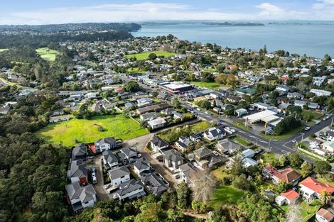 Photo of property in 12 Hava Place, Green Bay, Auckland, 0604