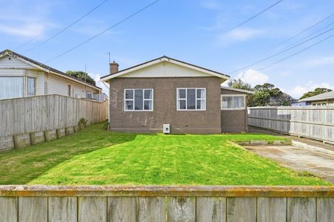 Photo of property in 28 Aotea Street, Castlecliff, Whanganui, 4501