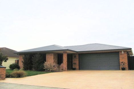 Photo of property in 4 Lowndes Place, Taradale, Napier, 4112