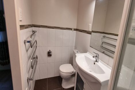 Photo of property in 2 Graham Collins Drive, Windsor Park, Auckland, 0632