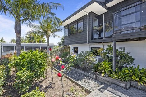 Photo of property in 1/11 Seaview Road, Castor Bay, Auckland, 0620