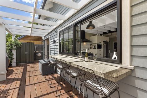 Photo of property in 5 Colombo Street, Hokowhitu, Palmerston North, 4410