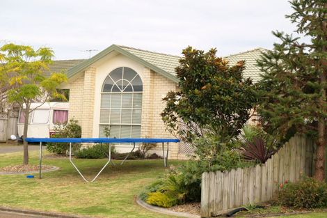Photo of property in 3 Embleton Close, Northpark, Auckland, 2013