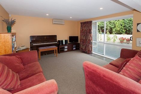 Photo of property in 27 Newbridge Place, Ilam, Christchurch, 8041