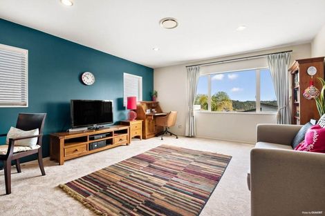 Photo of property in 17 Wye Oak Drive, Schnapper Rock, Auckland, 0632