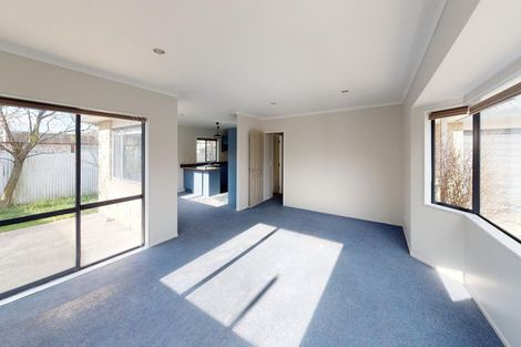 Photo of property in 8a Battersea Place, Roslyn, Palmerston North, 4414
