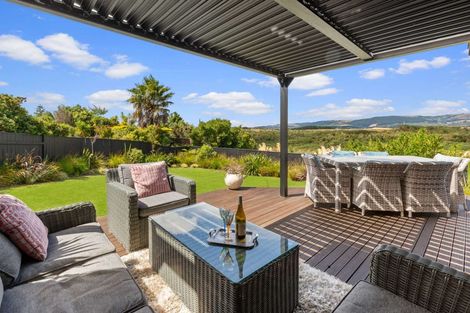 Photo of property in 28 Johnstone Drive, Fitzherbert, Palmerston North, 4410