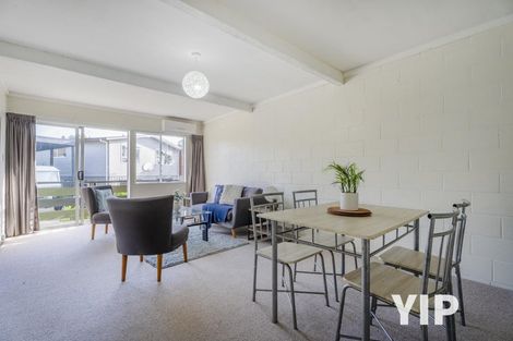 Photo of property in 2/15 Bloomsbury Grove, Newlands, Wellington, 6037