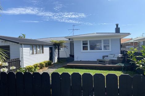 Photo of property in 8 Paterson Avenue, Pukekohe, 2120