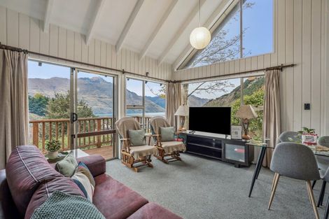 Photo of property in 21 Watts Road, Fernhill, Queenstown, 9300