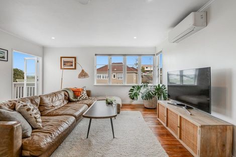 Photo of property in 10 St James Avenue, Helensville, 0800