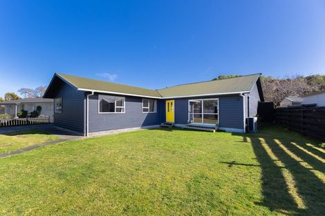 Photo of property in 22 Cypress Grove, Paraparaumu, 5032
