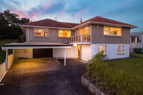 Photo of property in 14 Jonathan Place, Sunnynook, Auckland, 0620