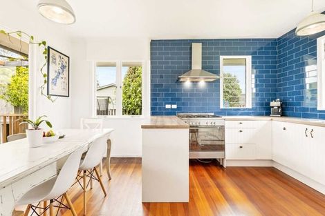 Photo of property in 10 Murray Road, Te Atatu Peninsula, Auckland, 0610